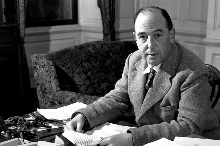 La lectura y la educación eran muy valoradas en el hogar de Lewis.