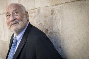 El problema, para Stiglitz, es de incentivos. “Su modelo de negocio es literalmente obtener rentabilidad a partir de más participación”.
