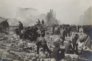La iglesia de la calle Azusa, lo que los hombres llamaban “el establo abandonado”, se transformó en un altar mundial de adoración sobrenatural y continuada.
