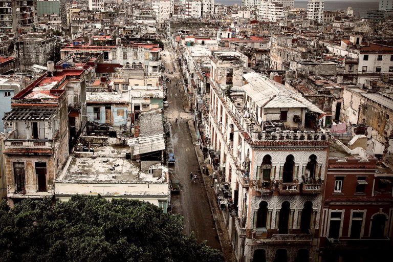 Cuba, entre la muerte, la desesperanza y la escasez.