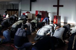 Miembros de la Iglesia Linfen Golden Lampstand en Shanxi fueron condenados a años de prisión por fraude, pero grupos de derechos humanos lo ven como condenas falsas.