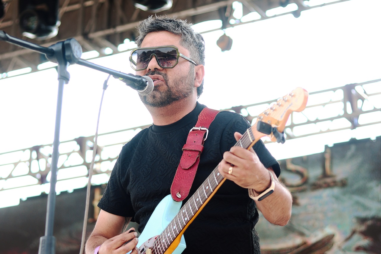 El proyecto de rock en español Ecos Eternos, presentó el lanzamiento de su single titulado“Guíame”, canción que combina el género brit pop de los 90 con un carácter introspectivo y emocional.