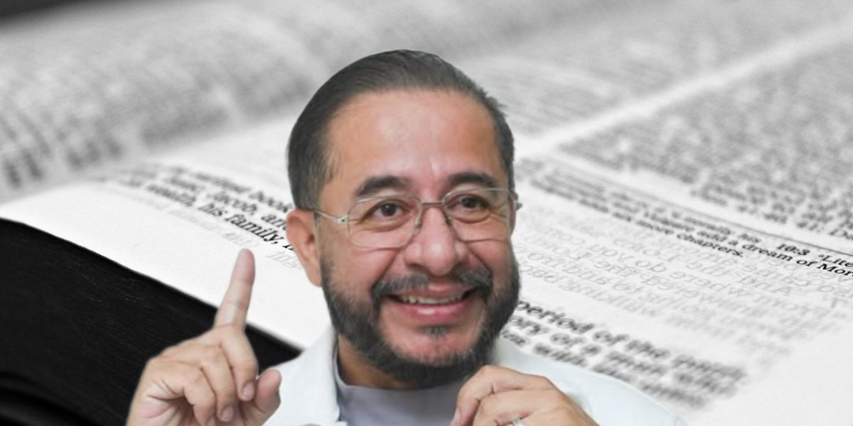 Un político creyente es aquel que sigue las mismas dinámicas que haría cualquier otro político en la práctica, la única diferencia es que sí cree en Dios, pero lo dice cuando le resulta conveniente.