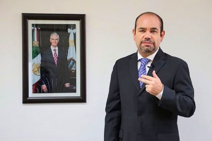 La SEP de Mario Delgado Carrillo, nuevamente está en el ojo del huracán, tras mantener en su cargo a Israel Jerónimo López.