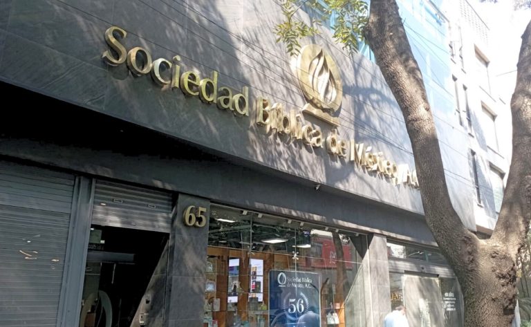 Efraín Amaro, miembro de la Sociedad Bíblica de México, dijo que en el país hay más 364 idiomas, por lo que es un gran reto llevar la palabra.