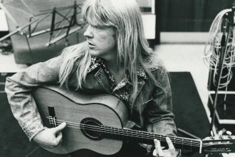 Paul McCartney una vez le dijo al rockero cristiano Larry Norman: "Serías una gran estrella si no hablaras sobre religión".