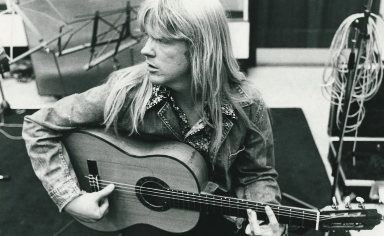 Paul McCartney una vez le dijo al rockero cristiano Larry Norman: "Serías una gran estrella si no hablaras sobre religión".