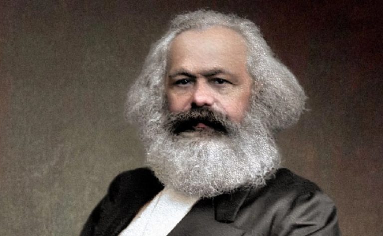 Irónicamente, Carlos Marx, desde sus primeras publicaciones, hizo una defensa de la libertad de prensa, que caracterizó como "el espejo espiritual en el que un pueblo se contempla".