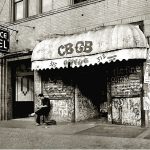 El virtuosismo del rock, que en los años 70 tuvo su pináculo con el rock progresivo, se volvió un dogma inalcanzable. La música del CBGB lo desmembró.