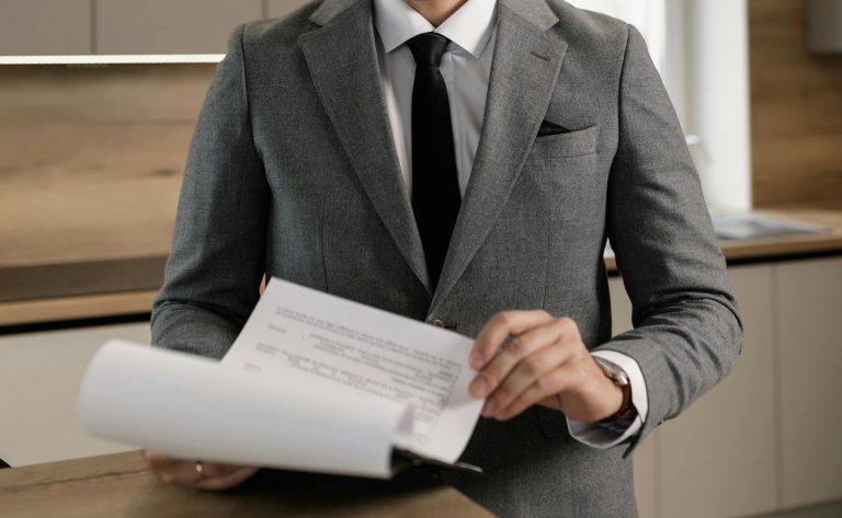 Los notarios deben elaborar y adoptar manuales específicos a la estructura orgánica, procesos internos y riesgos concretos en cada unidad.