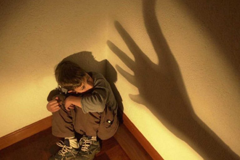 La Biblia toma el abuso sexual en serio. Debemos denunciarlo 1) porque es la ley (en el caso de menores) y debemos someternos al gobierno.