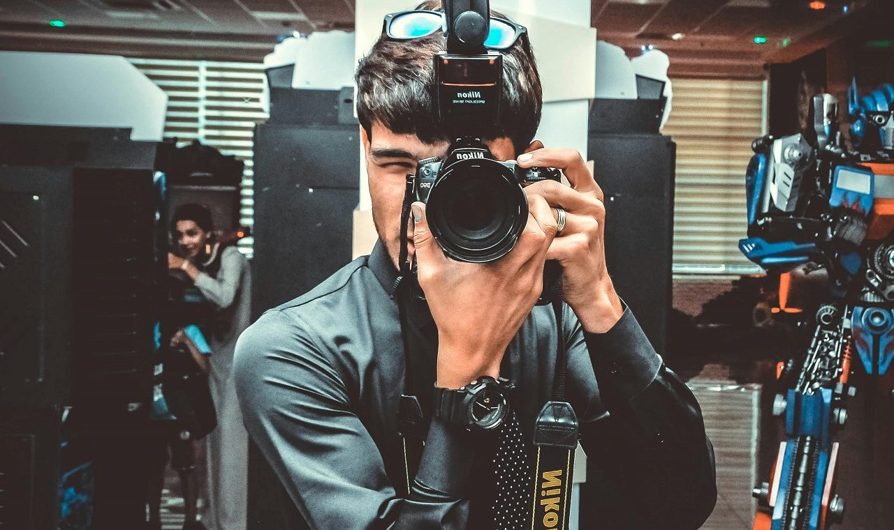 Escribe mucho: notas, experiencias, puntos de vista. Explora tu voz narrativa y presiona "publicar". Vence pronto el miedo a la exposición.