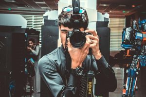 Escribe mucho: notas, experiencias, puntos de vista. Explora tu voz narrativa y presiona "publicar". Vence pronto el miedo a la exposición.