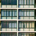 El depósito de renta es la cantidad debe pagarse totalmente para tener el derecho a habitar la casa o departamento. Generalmente equivale a uno o dos meses de renta. 