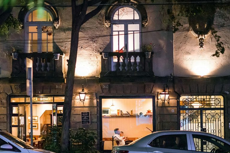 Hoja en Blanco se diferencia de otros espacios de la colonia Roma norte, en que todo ahí invita a la creación.