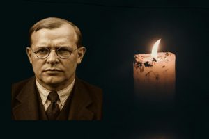 El 9 de abril de 1945, el teólogo luterano Dietrich Bonhoeffer fue asesinado en el campo de concentración de Flossenbürg. Desnudo, fue ahorcado, reanimado y vuelto a ahorcar.
