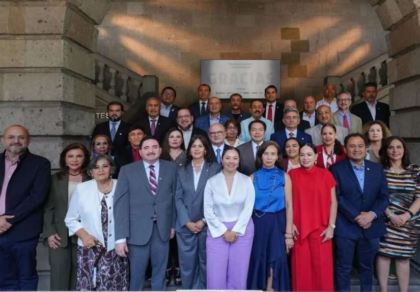 Mario Delgado @mario_delgado · 7 may. ¡Tenemos noticias! 📢 Por acuerdo unánime del Consejo Nacional de Autoridades Educativas, integrado por todas las secretarias y secretarios de educación de nuestro país, se modifica el Calendario Escolar para concluir clases el próximo 5 de junio.