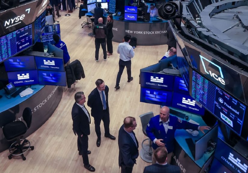 Wall Street es el principal distrito financiero del mundo, ubicado en Manhattan, Nueva York.