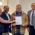 El presidente de Somos México, Guadalupe Acosta Naranjo, recibió la constancia que lo reconoce como partido político nacional.