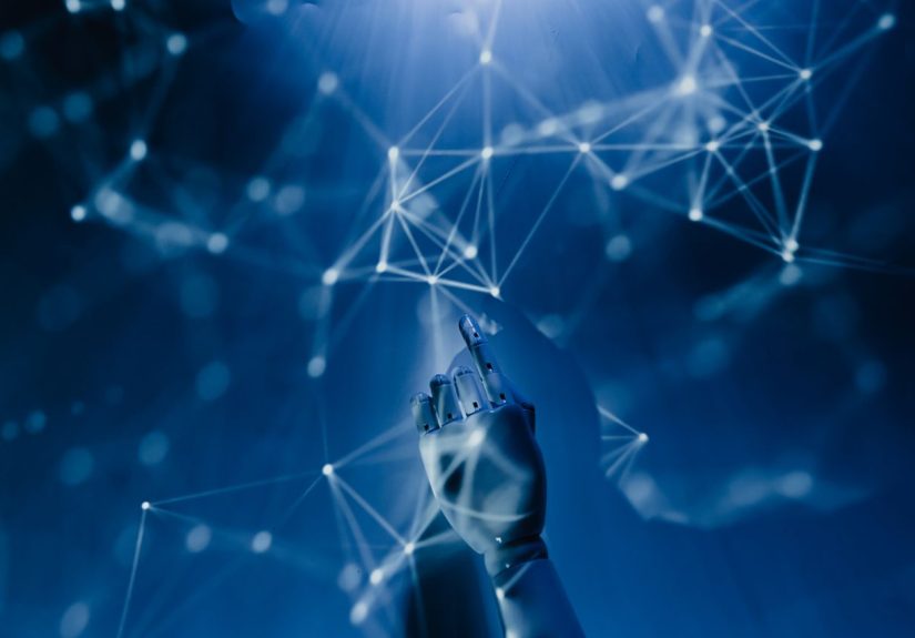 La IA agéntica (o inteligencia artificial con agentes) es un sistema autónomo capaz de lograr objetivos específicos con mínima supervisión humana.